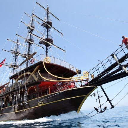 Alanya Titanic Pirate Boat Tour